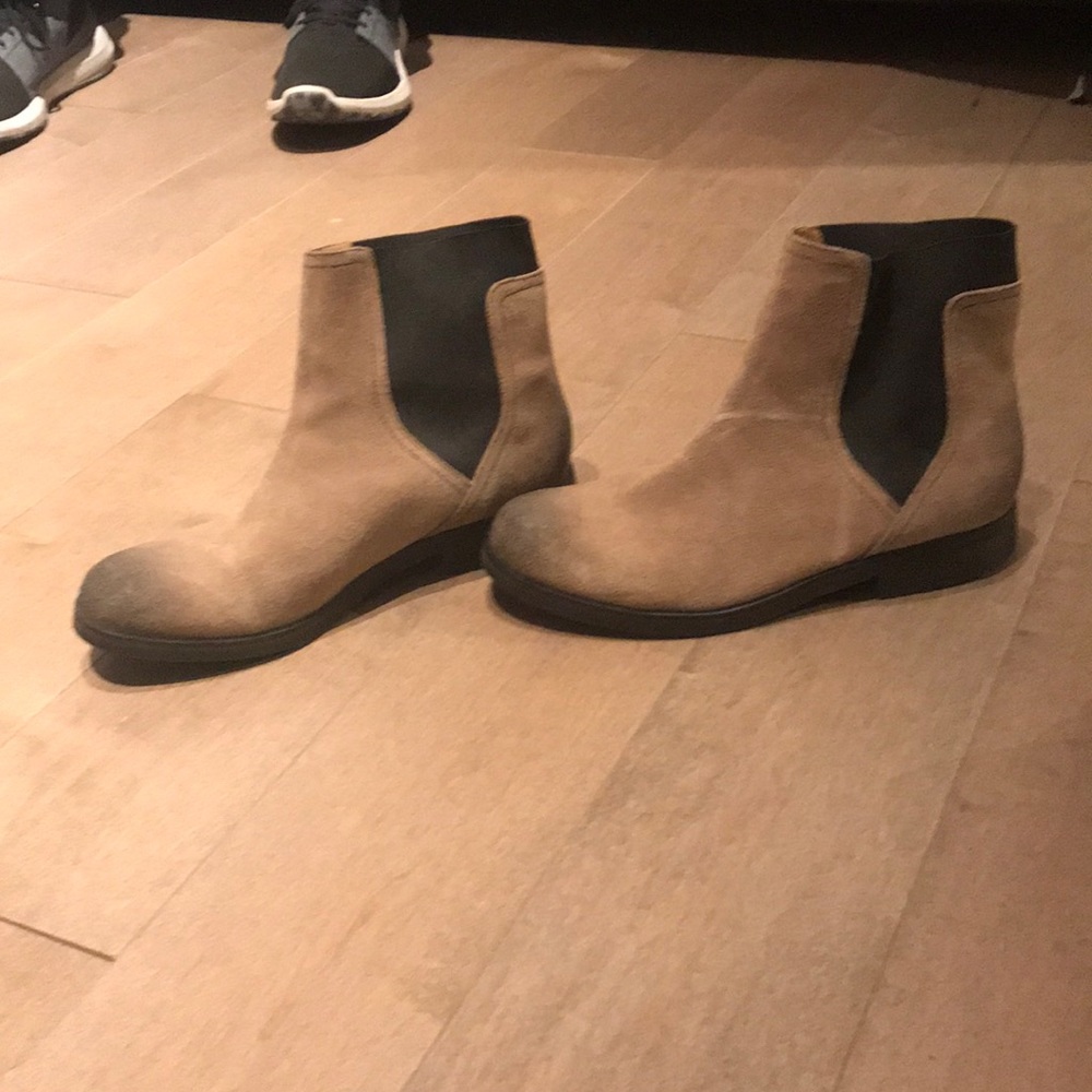 Kelsi Dagger Brooklyn 100% leather Chelsea boots.